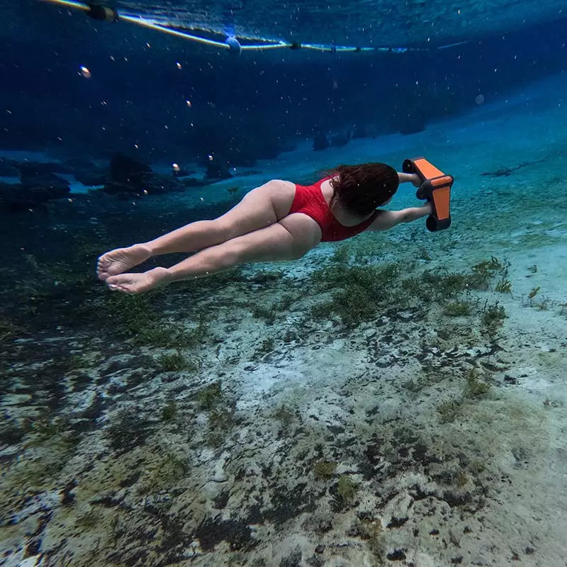 gril-snorkeling-with-geneinno-s1-pro-underwater